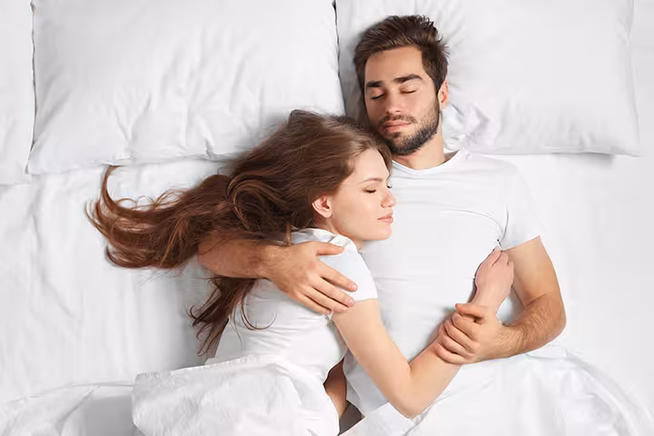 Nuzzle couple sleeping position Nuzzle couple sleeping position