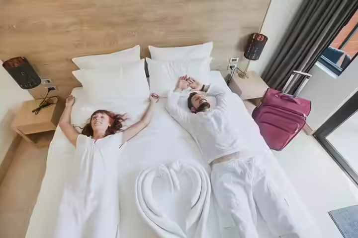 Plan a mini-vacation in a hotel, date night idea Plan a mini-vacation in a hotel, date night idea
