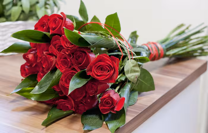 Red roses are a symbol of love Red roses are a symbol of love