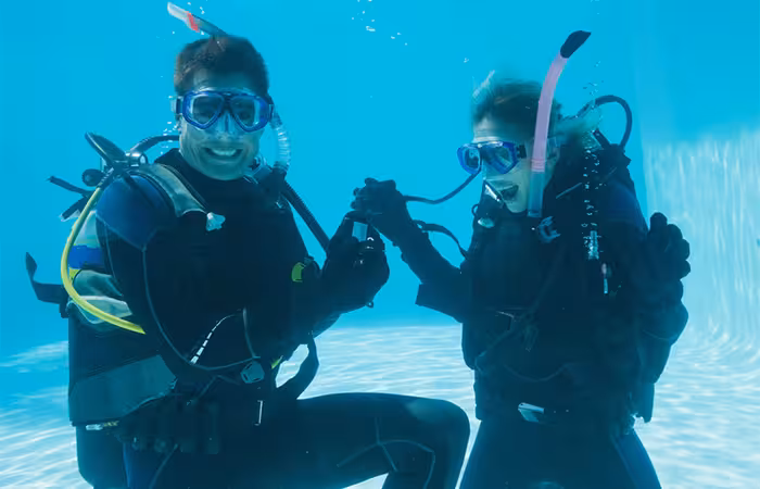 Unique underwater marriage proposal idea Unique underwater marriage proposal idea