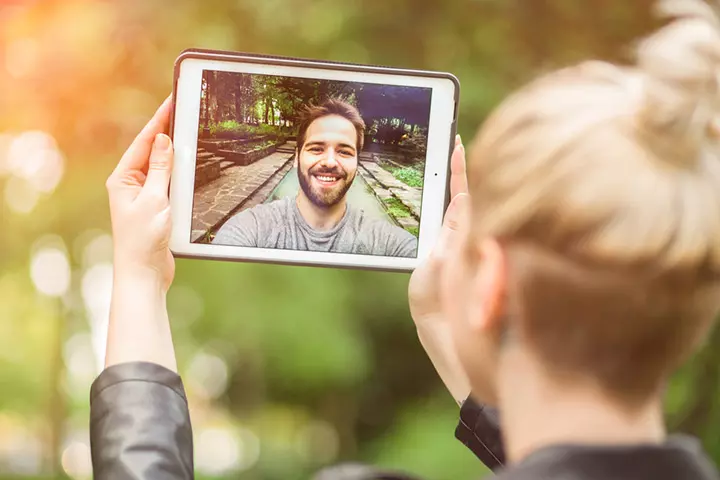 organize video calls as long distance relationship activities