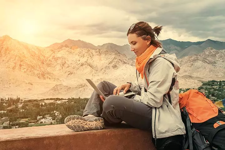 Virtual hiking date with long distance boyfriend