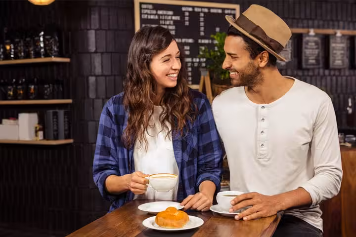 couple-drinking-coffee-shop