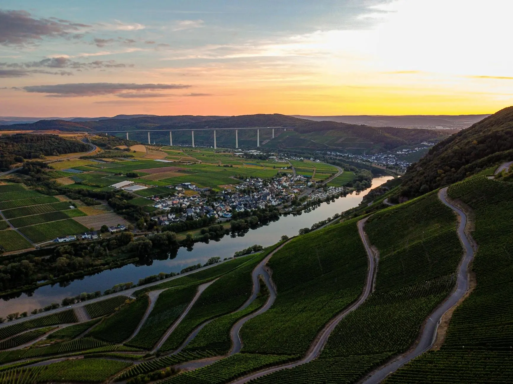 Let golden-hour hues spark the perfect lines to elevate your evening sky images.
