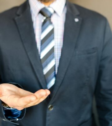 Decoding the Body Language of Men: Signs, Attraction, and Emotional Expression