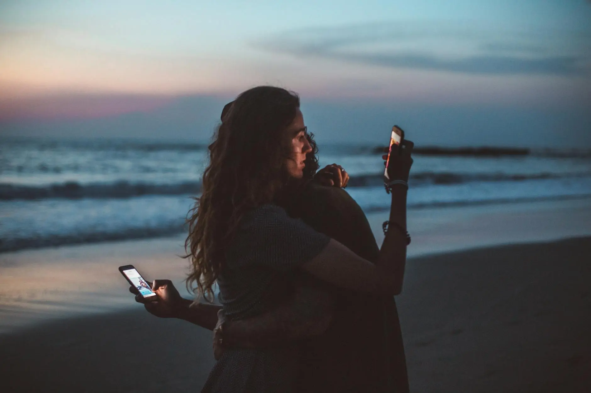 Send heartfelt messages that spark warmth and sweetness before bedtime every night.