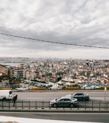 Istanbul Travel Guide: Embracing East and West in Turkey’s Dynamic Metropolis