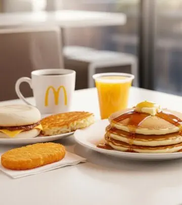 Early birds can enjoy fresh breakfast classics before kitchens switch to lunch service.