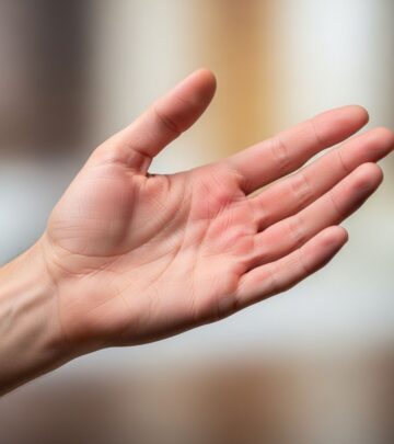 Right Hand Itching: Spiritual Meanings, Myths, and Medical Facts