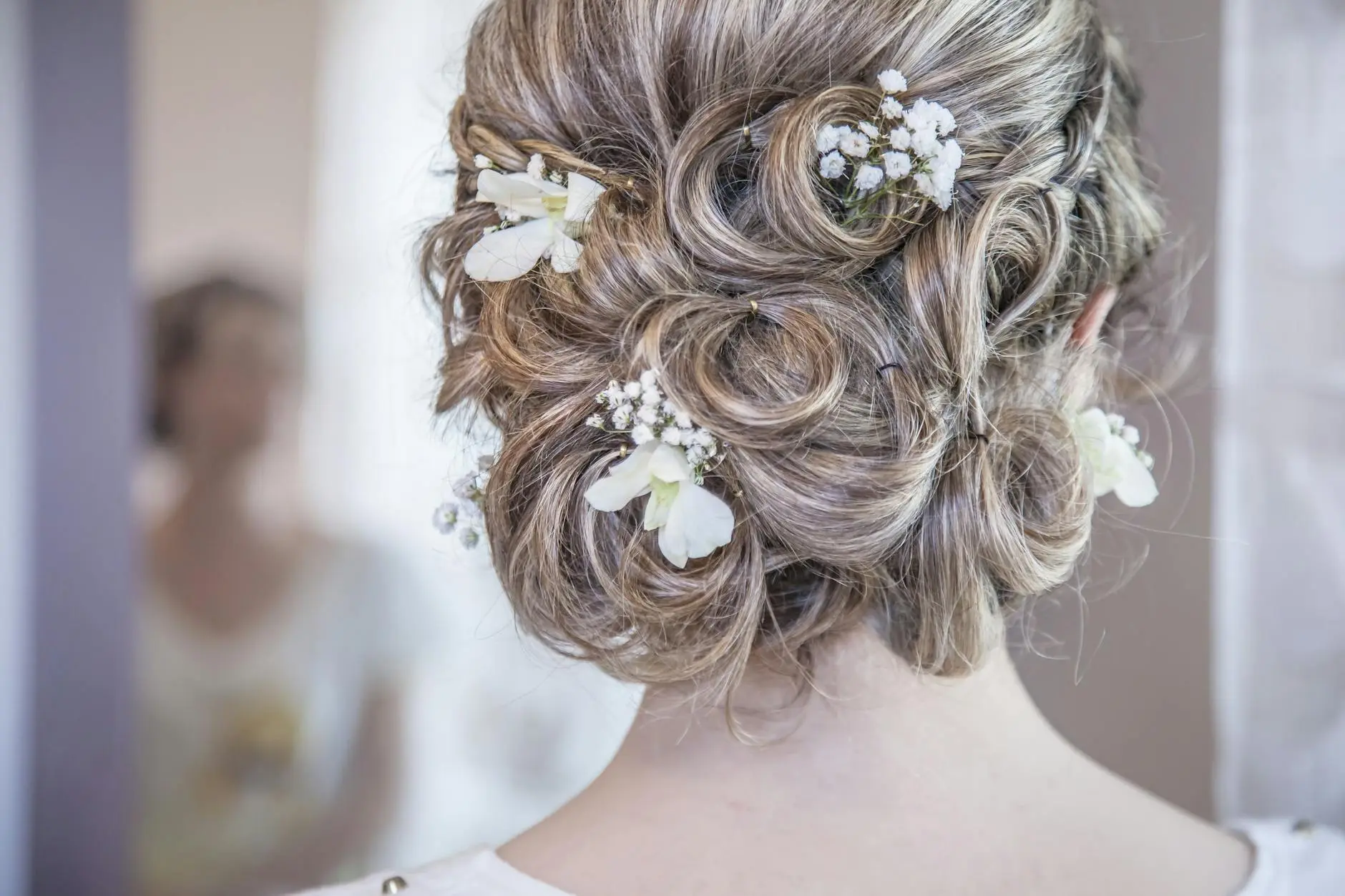 Discover a gallery of elegant looks to spark creativity and bring your vision to life.