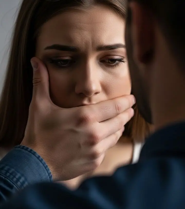 15 Clear Signs You Have a Controlling Boyfriend Recognizing the warning signs of a controlling boyfriend is the first step towards reclaiming your independence and emotional well-being.
